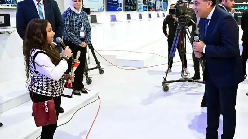 رئيس الوزراء :الرئيس السيسي يؤكد دائماً أن قطاع الإتصالات وتكنولوجيا المعلومات من أهم القطاعات المستقبلية القادرة على تحقيق قيمة مضافة