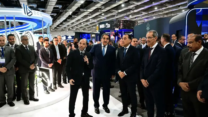 رئيس الوزراء يتفقد أجنحة الجهاز القومي لتنظيم الاتصالات والشركة المصرية للاتصالات والهيئة القومية للبريد