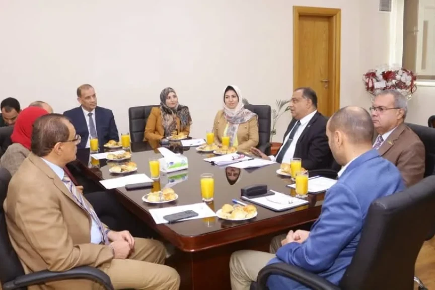 نائب محافظ دمياط تشارك في مجلس كلية الذكاء الاصطناعي بجامعة حورس لتعزيز التعاون في مجالات التحول الرقمي للخدمات الحكومية واستخدامات الذكاء الاصطناعي لخدمة المجتمع