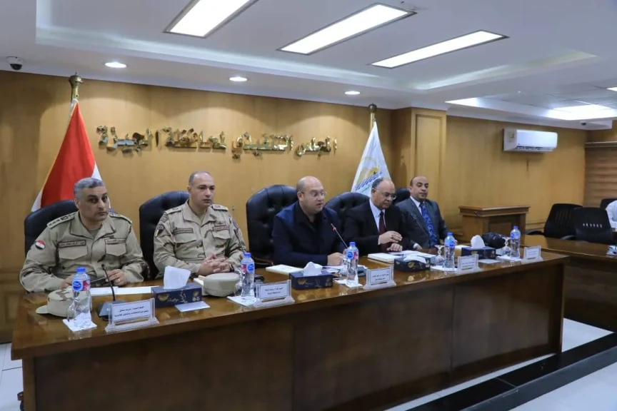 نائب محافظ الجيزة ومسئولي الهيئة الهندسية يبحثون معوقات قانون التصالح خلال اجتماع موسّع