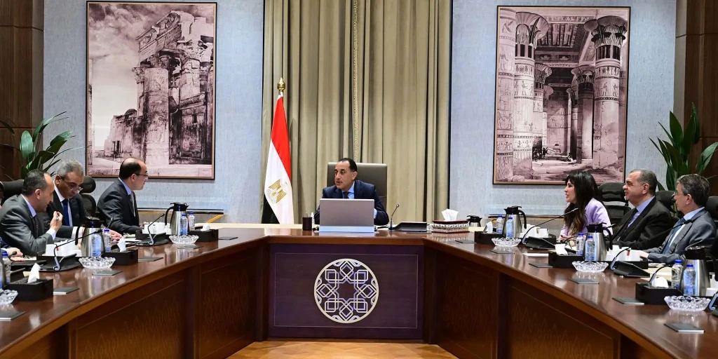 رئيس الوزراء يتابع مع وزير المالية عدداً من ملفات عمل الوزارة