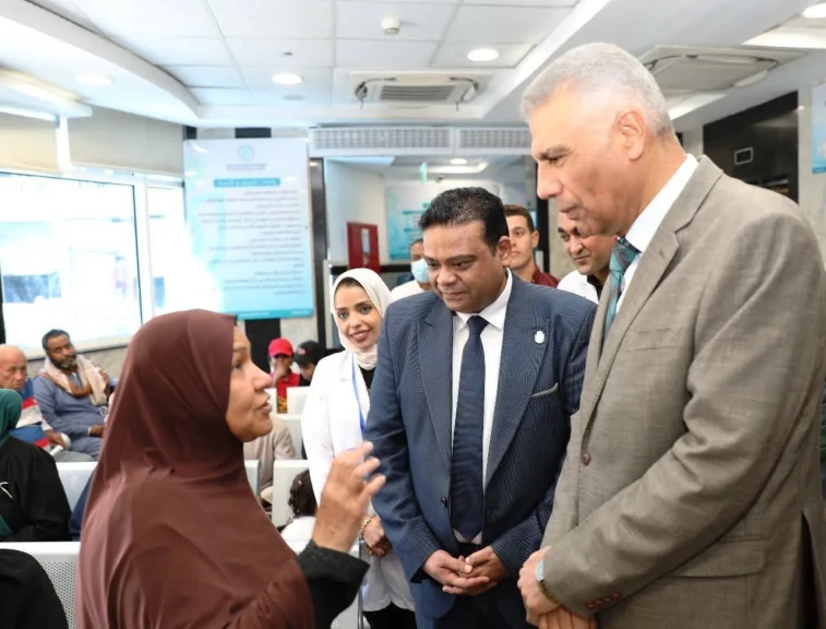 محافظ أسوان يتفقد مستشفى الرمد