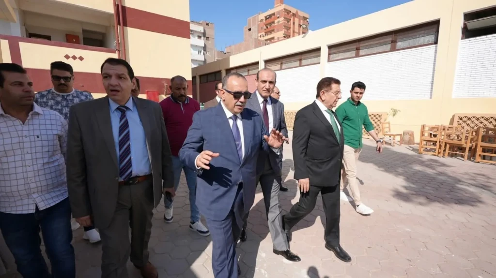 محافظ أسيوط يصطحب وفد المحكمة العربية للتحكيم الدولي لتفقد اللمسات النهائية بمركز ”خان الخليلي”