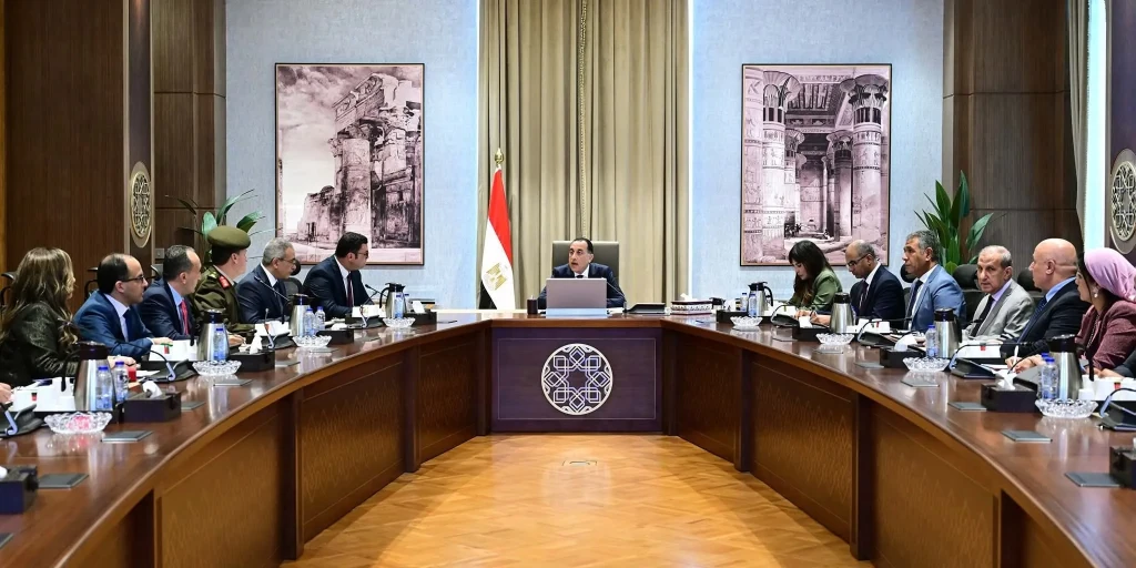 رئيس الوزراء يستعرض الموقف التنفيذي والمالي للمبادرة الرئاسية ”حياة كريمة”