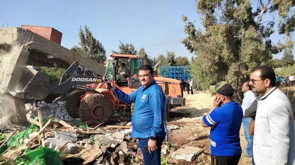 محافظ المنوفية يتابع جهود إزالة التعديات الخطرة على أراضي طرح النهر بنطاق المحافظة