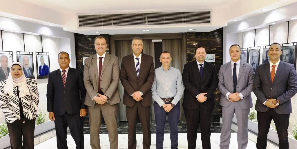 محافظ أسوان يلتقى بوفد بنك القاهرة