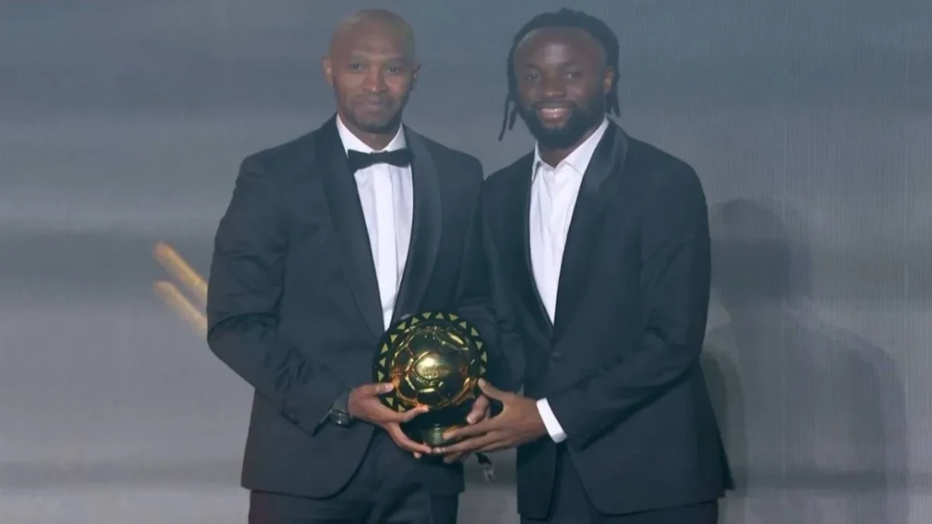 عاجل | فيستون مايلي لاعب بيراميدز يفوز بجائزة أفضل لاعب داخل قارة أفريقيا لعام 2025