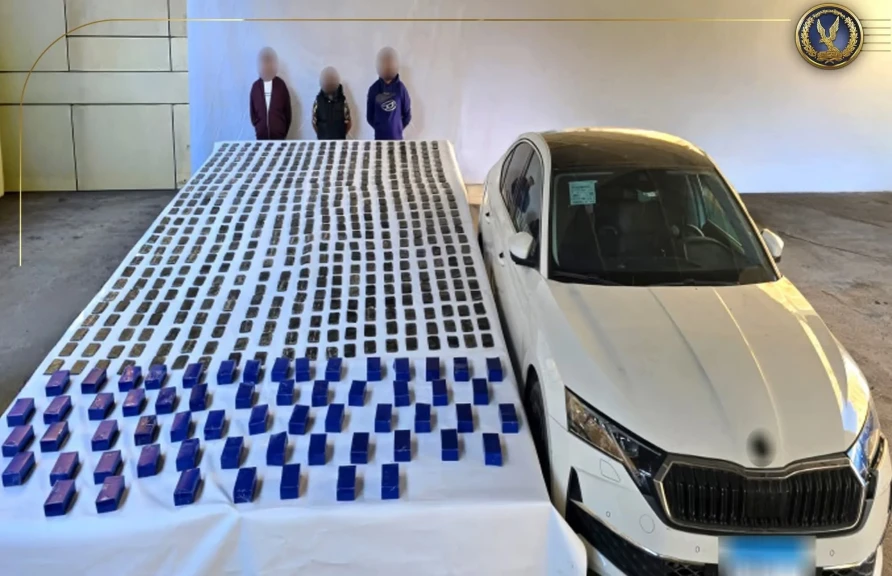 الداخلية:ضبط عدد من العناصر الإجرامية لتهريب كميات كبيرة من المواد المخدرة بالمحافظات