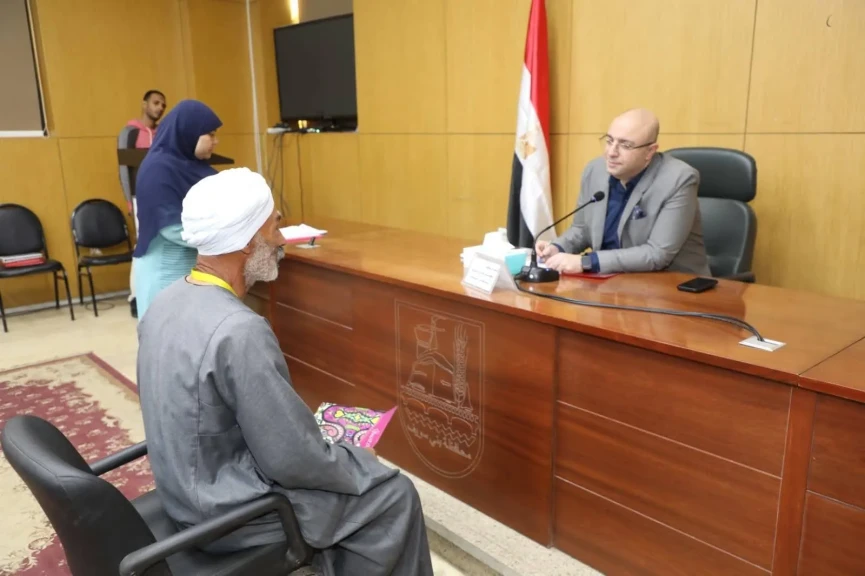 محافظ بني سويف يواصل سلسلة لقاءاته بالمواطنين