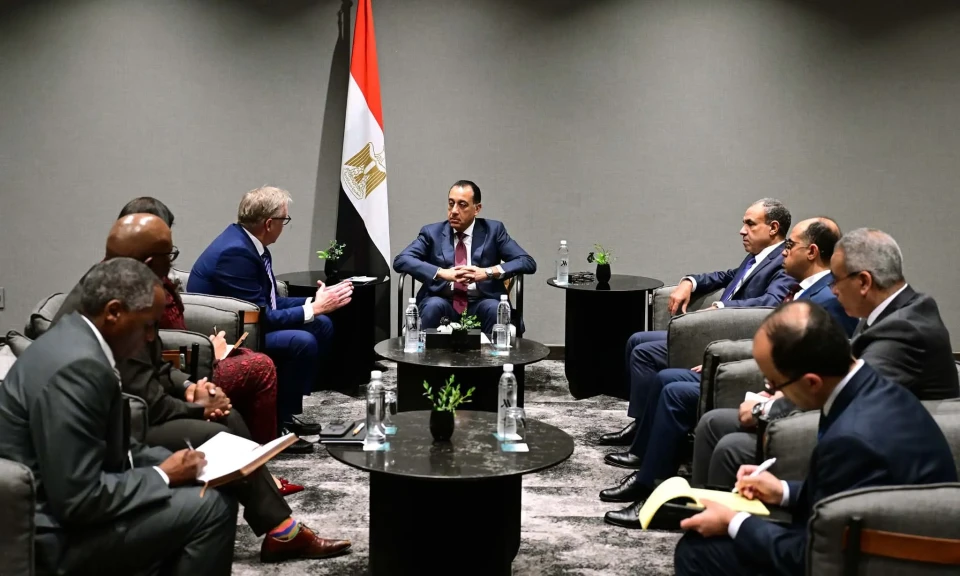 رئيس الوزراء يلتقي مسئولي شركة ”أنجلو جولد أشانتي” المستثمرة في منجم السكري للذهب