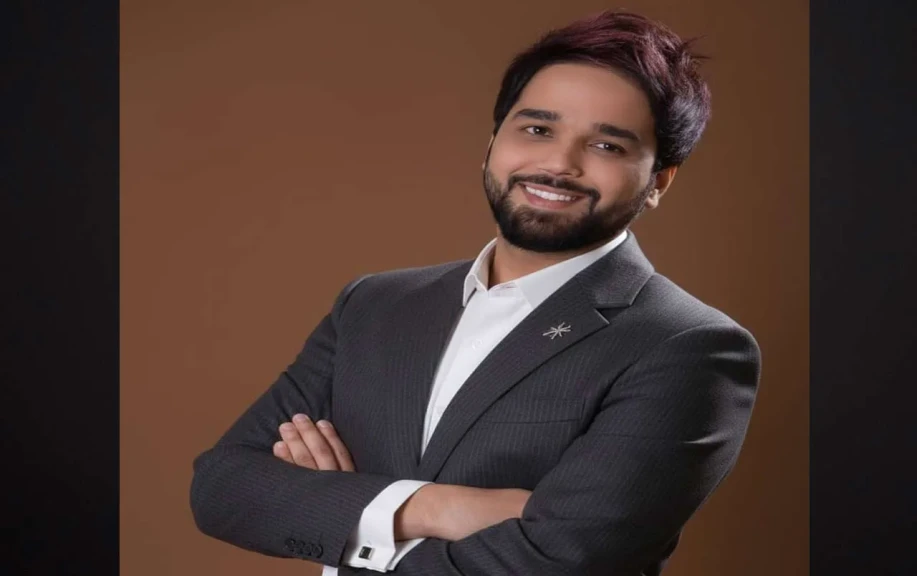 معتز أبو الزوز يطرح أغنية “لابسة القفطان” بأسلوب بصري مبتكر