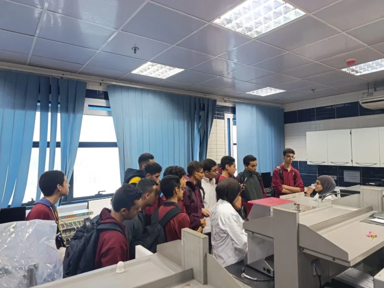 ”تطوير التعليم بالوزراء” ينظم زيارة لطلاب معهد الكوزن لمركز بحوث الفلزات