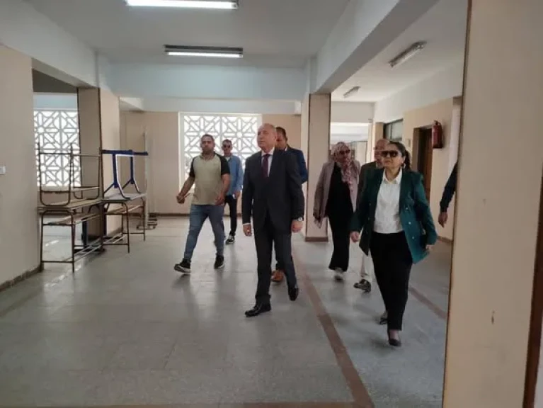 محافظ القاهرة يتفقد اللجان الانتخابية بالقاهرة ويؤكد جاهزيتها لاستقبال الناخبين