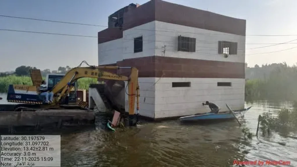 محافظ القليوبية يتابع إزالة 12 حالة تعدٍ ”مغمورة بالمياه ” بفرع رشيد بالقناطر الخيرية ويؤكد: لا تهاون في حماية نهر النيل