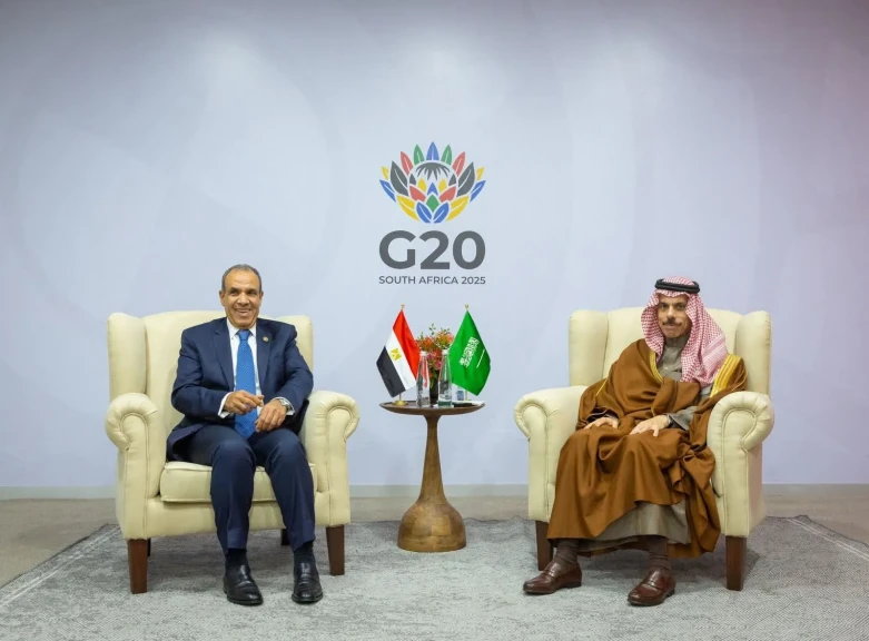 وزير الخارجية يلتقي مع نظيره السعودي على هامش أعمال قمة مجموعة العشرين بجوهانسبرج