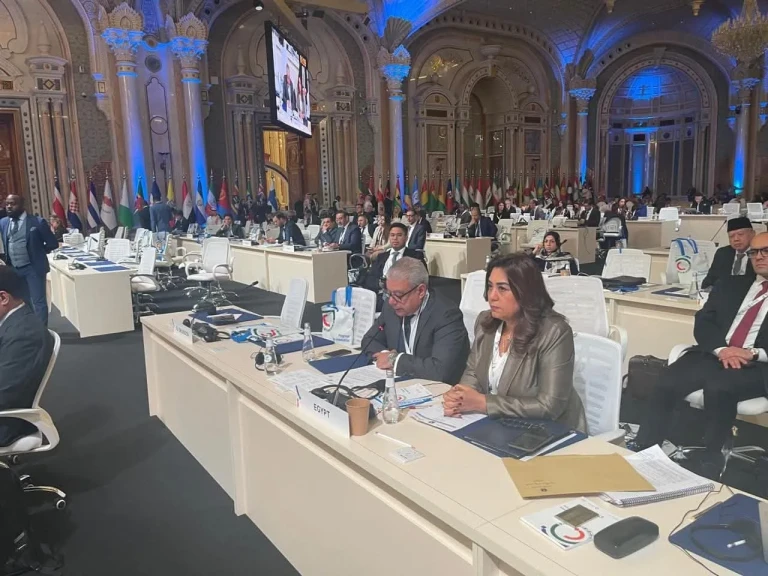 وزيرة التنمية المحلية والقائم بأعمال وزير البيئة تهنئ وزير الصناعة والثروة المعدنية السعودي لانتخابه رئيسًا لمؤتمر منظمة اليونيدو بالرياض