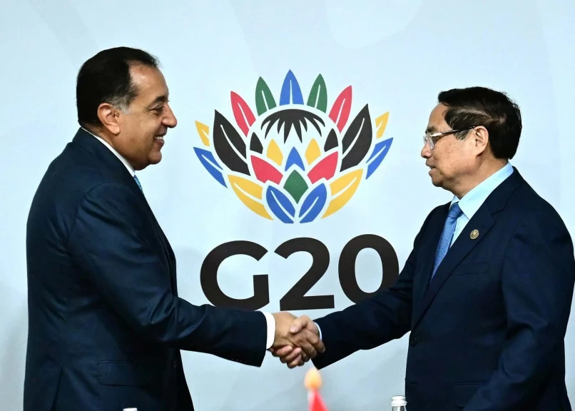 رئيس الوزراء يلتقي نظيره الفيتنامي