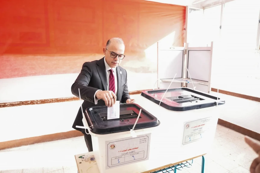 رئيس هيئة الرقابة المالية يدلي بصوته في انتخابات مجلس النواب 2025