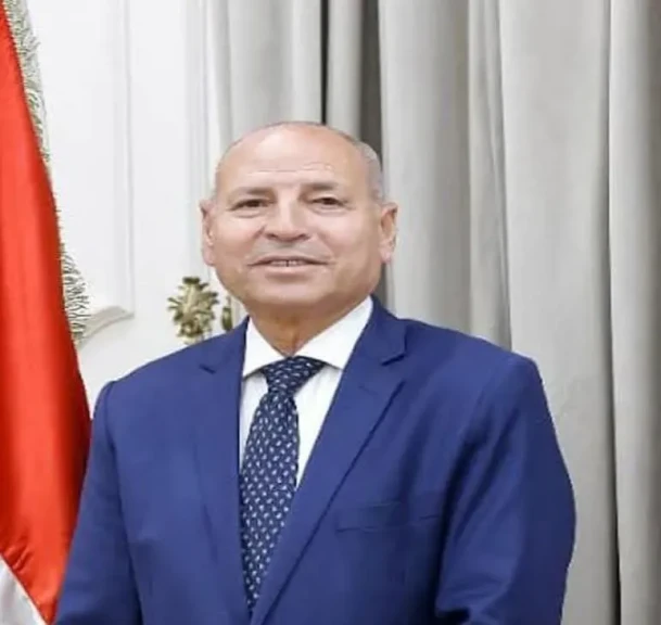 محافظ القاهرة: السيطرة على حريق بوحدة التكييف المركزي أعلى سطح ”قصر العيني”