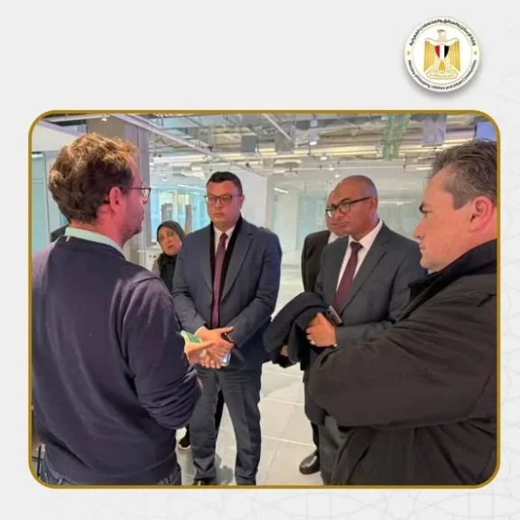 وزير الإسكان يبحث تعزيز التعاون مع «أكسيونا» الإسبانية في مشروعات المياه والتحلية