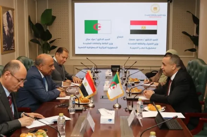 وزير الكهرباء والطاقة المتجددة يبحث مع وزير الطاقة والطاقات المتجددة بجمهورية الجزائر الديمقراطية الشعبية سبل دعم الشراكة والتعاون في مختلف مجالات الكهرباء والتحول الطاقي