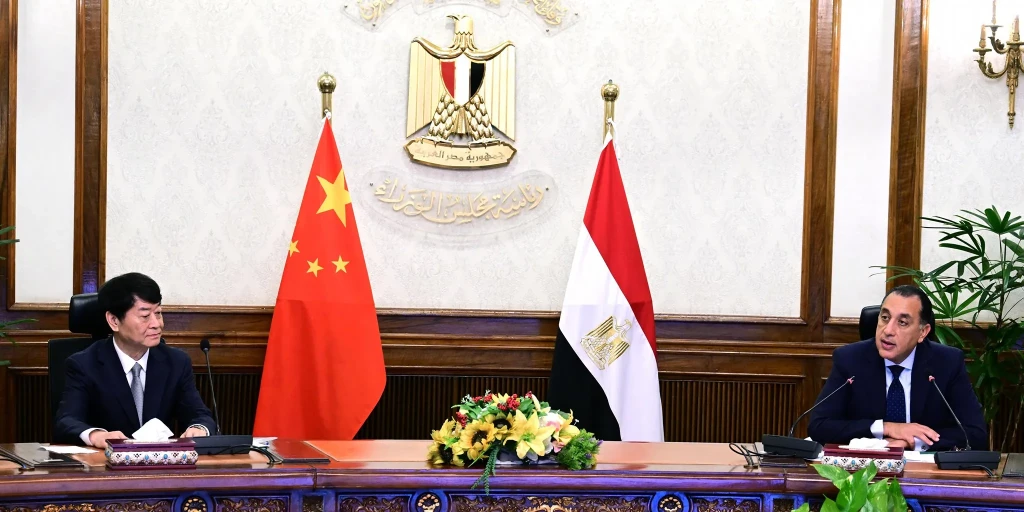 رئيس الوزراء يلتقي نائب رئيس ”المجلس الوطني للمؤتمر الاستشاري السياسي للشعب الصيني”