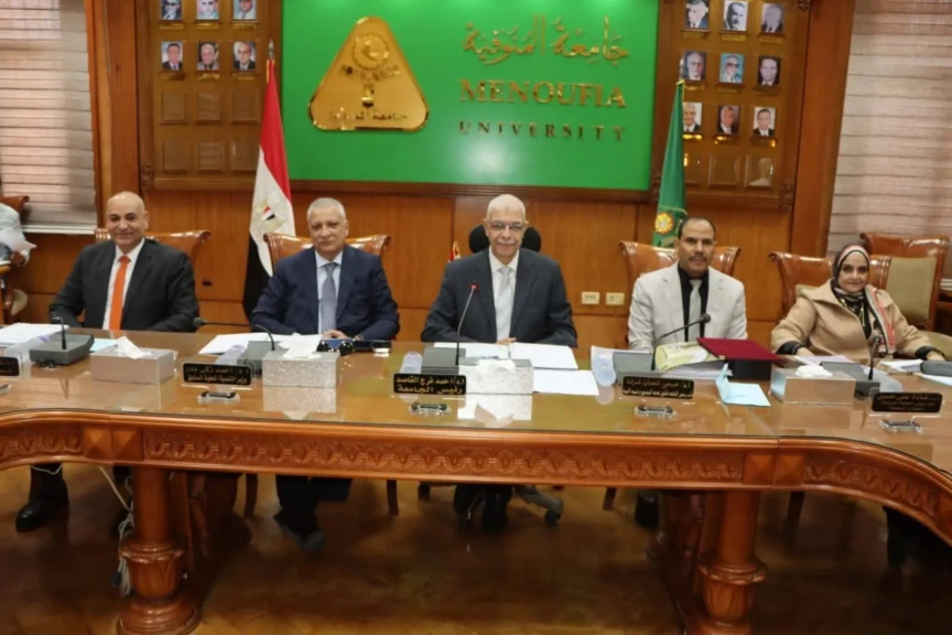 رئيس جامعة المنوفية يعقد جلسة مجلس الجامعة