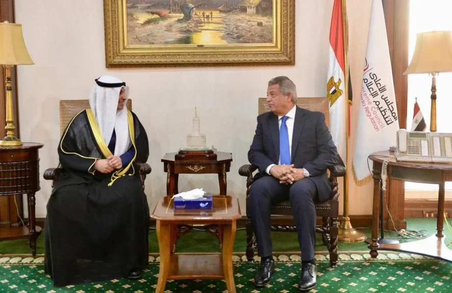 رئيس الأعلى للإعلام ووزير الإعلام الكويتي يبحثان سبل التعاون المشترك