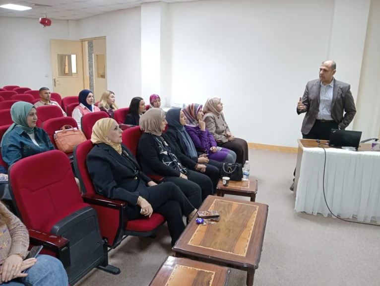 محاضرة علمية في كلية طب المستنصرية ببغداد عن الكيمياء الحيوية للسمنة: لماذا لا يقتصر الأمر على ”تناول كميات أقل من الطعام”؟