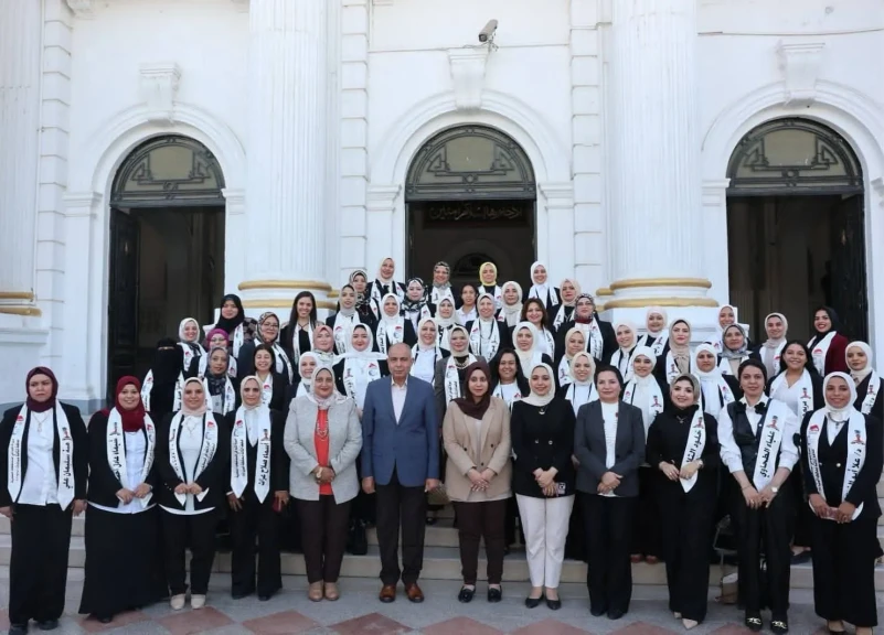 محافظ المنيا يهنئ الدفعة الرابعة من برنامج “المرأة تقود” خلال حفل ختام الدورة التدريبية