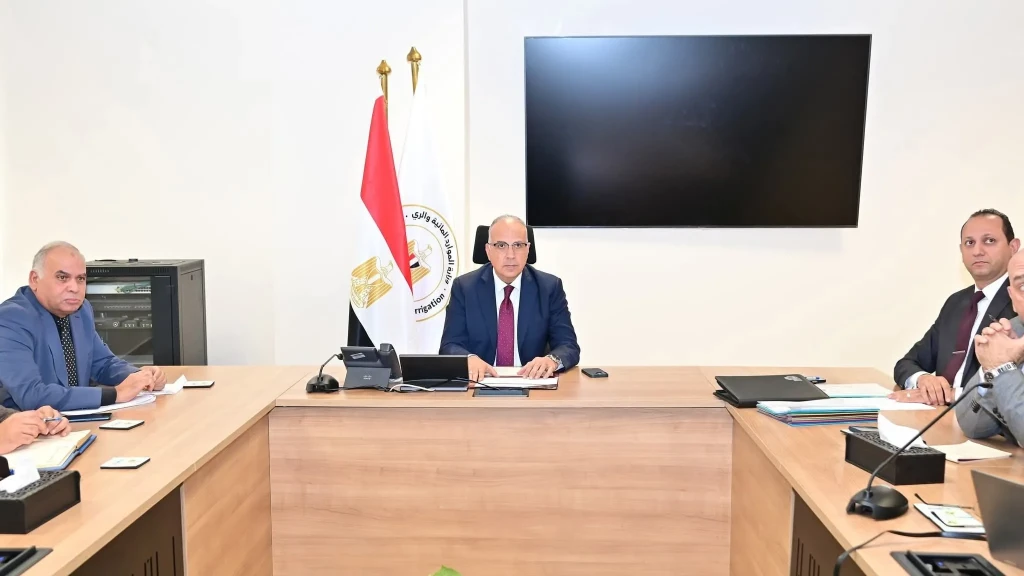 وزير الري يستعرض المسودة الأولية للنظام الأساسي واللائحة الداخلية لروابط مستخدمي المياه