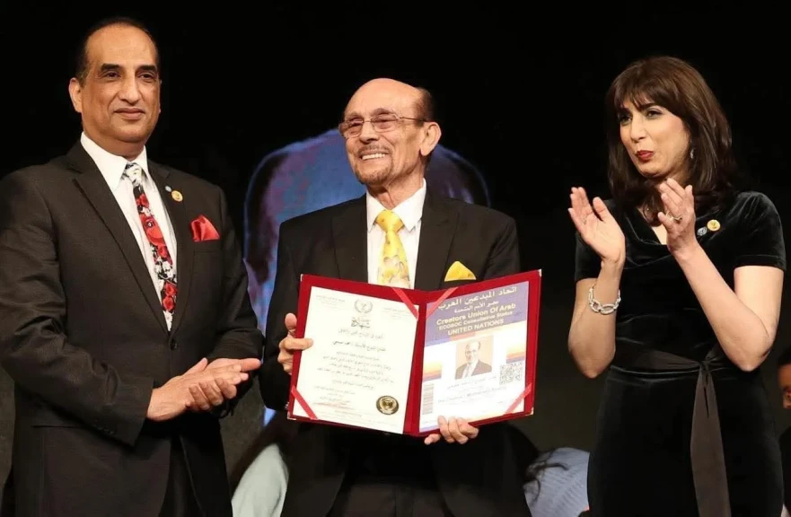 احتفاء أممي بالفنان محمد صبحي ومنحه وسام التفرد في الإبداع الثقافي وتبعية الأمم المتحدة من اتحاد المبدعين العرب