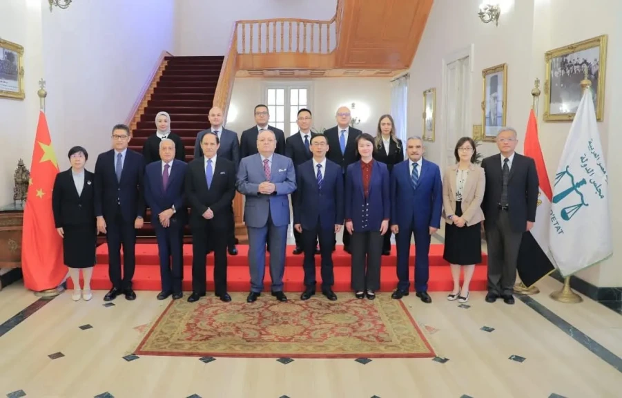 مجلس الدولة يستقبل وفدًا من المحكمة العليا بـ شنغهاي لتعزيز التعاون القضائي