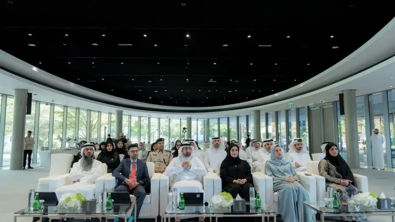 دائرة الشارقة الرقمية تكرّم 15 خريجاً من منتسبي برنامج ”تطوير الكفاءات في البيانات والذكاء الاصطناعي”