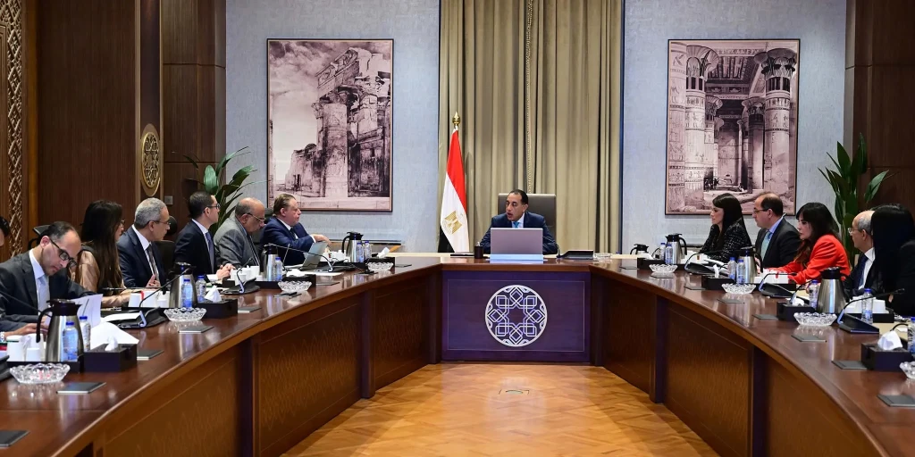 رئيس الوزراء يُتابع الموقف التنفيذي لمشروعات الطاقة الجديدة والمتجددة