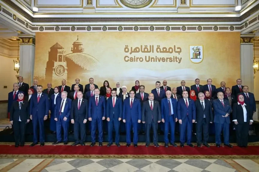 مجلس جامعة القاهرة يعرب عن بالغ اعتزازه بالإشادة الكريمة التي وجهها الرئيس السيسي لطلاب الجامعة