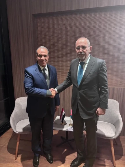 وزير الخارجية يلتقي نظيره الأردني في برشلونة