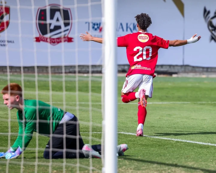 الأهلي يفوز على برشلونة بثنائية في افتتاح مشواره بالبطولة الدولية