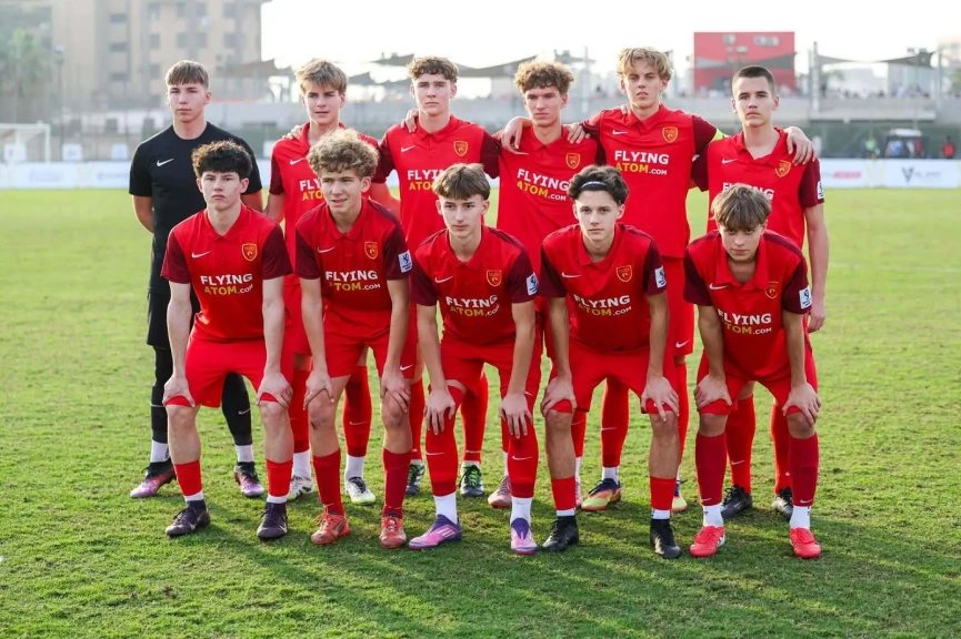 إسكولا فيرشافيا البولندي يفوز على روخ لفيف الأوكراني ببطولة الأهلي الدولية