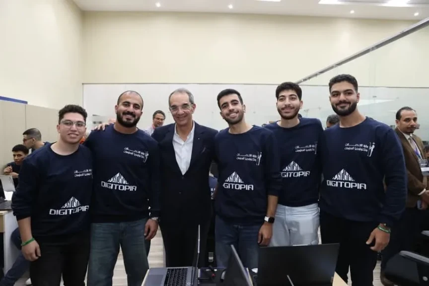 وزير الاتصالات يتابع مرحلة التصفيات ويلتقي الفرق المشاركة في DIGITOPIA ويدعو المتسابقين إلى مواصلة تنمية قدراتهم الإبداعية