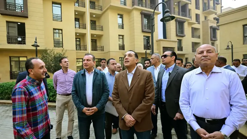 رئيس الوزراء يتفقد مشروع ”روضة السيدة2” للسكن البديل بمنطقة الطيبي بالسيدة زينب