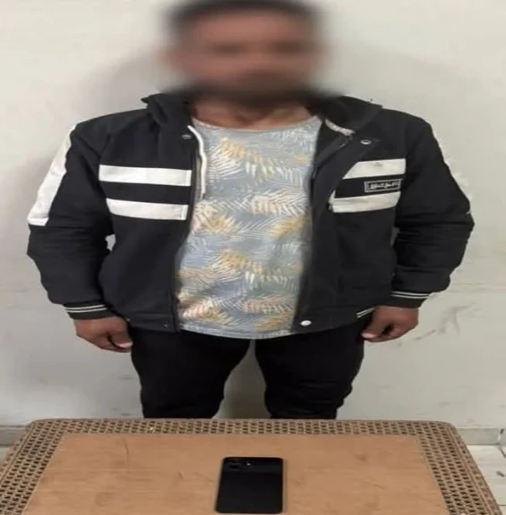 الداخلية:ضبط أحد الأشخاص لقيامه بتهديد وابتزاز إحدي السيدات عبر إحدي التطبيقات