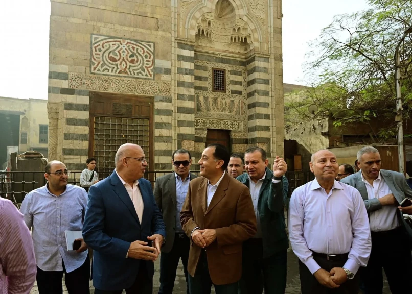 رئيس الوزراء يتفقد أعمال إعادة إحياء منطقة حارة الروم وباب زويلة