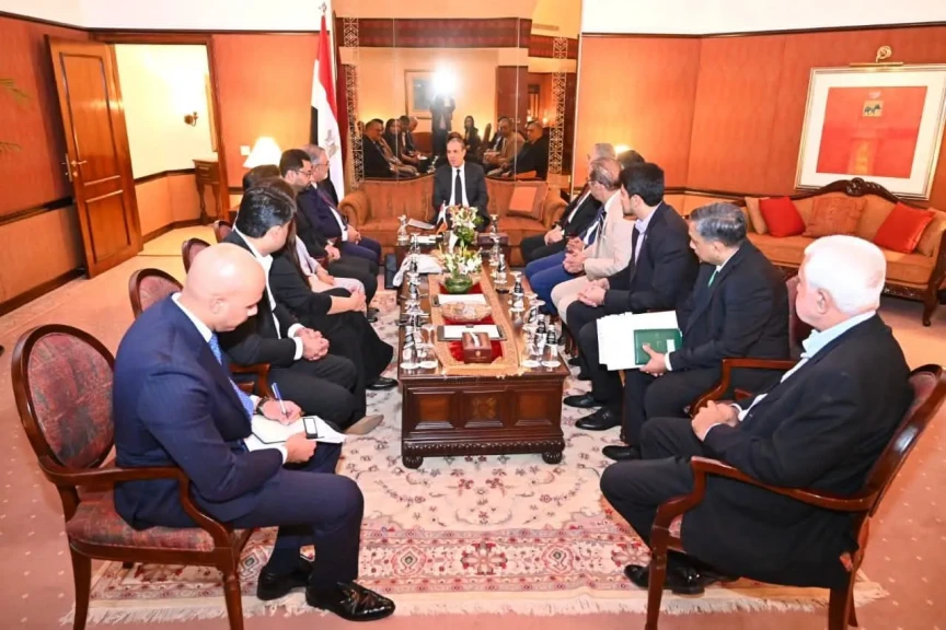 وزير الخارجية يلتقي قيادات غرف التجارة والصناعة ومسؤولي كبرى الشركات الباكستانية