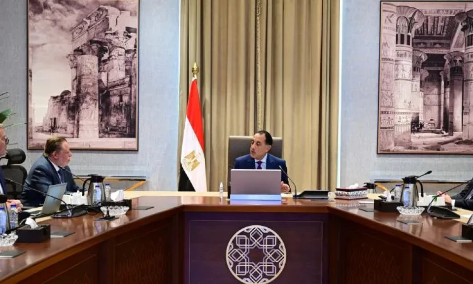 رئيس الوزراء يتابع توافر الاحتياطي الإستراتيجي من المنتجات البترولية