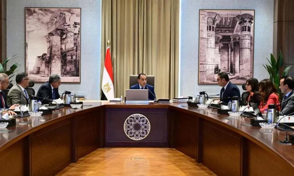 رئيس الوزراء يتابع الموقف التنفيذي لتطوير المناطق المحيطة بمنطقة هضبة الأهرامات