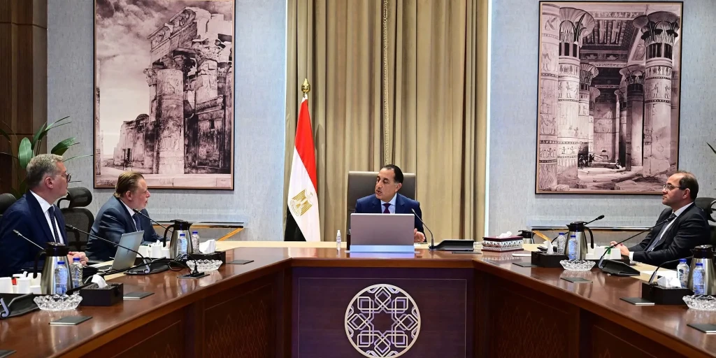 رئيس الوزراء يتابع توافر الاحتياطي الإستراتيجي من المنتجات البترولية