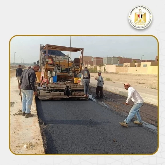 وزير الإسكان يتابع أعمال تطوير الطرق والمرافق بالمناطق الصناعية بعددٍ من المدن الجديدة