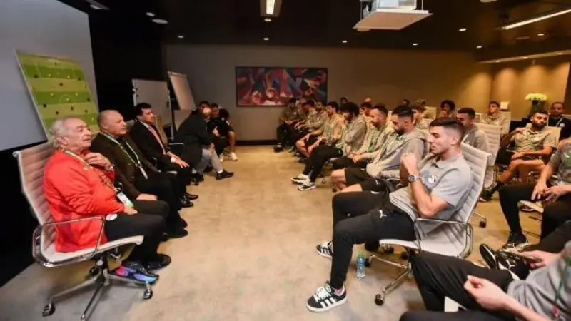 الدكتور أشرف صبحي والمهندس هاني أبوريدة يُحفزان منتخب مصر قبل مواجهة الكويت