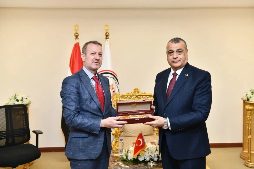 وزير الدولة للإنتاج الحربي يستقبل رئيس هيئة الصناعات الدفاعية التركية لبحث أوجه التعاون المشترك